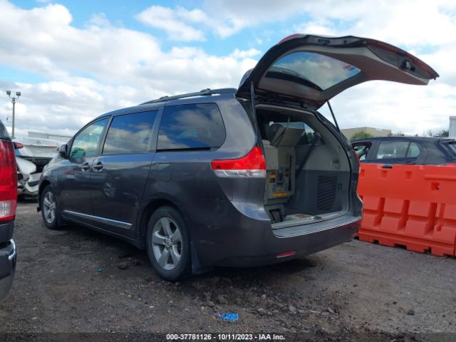 Photo 2 VIN: 5TDKK3DC6CS277410 - TOYOTA SIENNA 