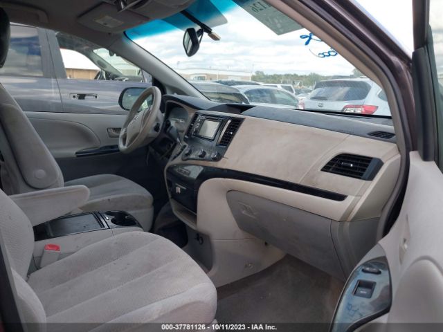 Photo 4 VIN: 5TDKK3DC6CS277410 - TOYOTA SIENNA 