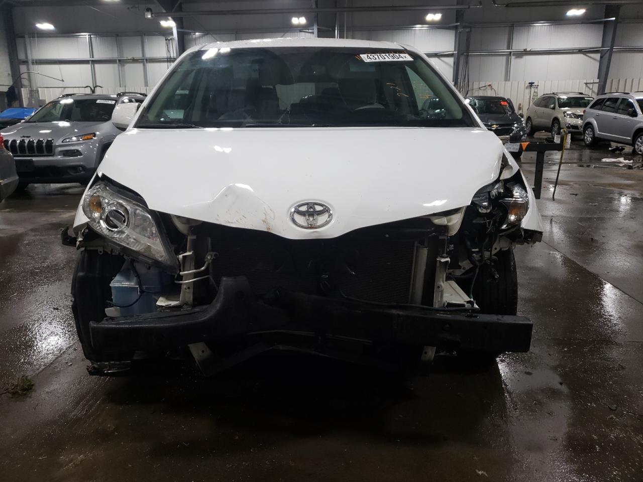 Photo 4 VIN: 5TDKK3DC6DS292670 - TOYOTA SIENNA 