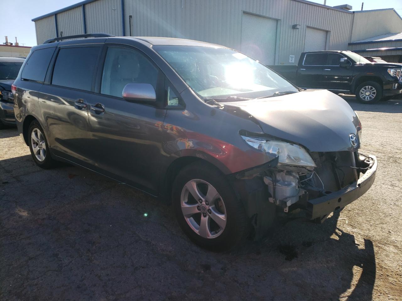 Photo 3 VIN: 5TDKK3DC6DS296461 - TOYOTA SIENNA 