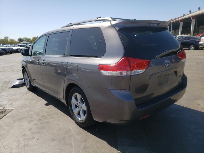 Photo 2 VIN: 5TDKK3DC6DS297822 - TOYOTA SIENNA LE 