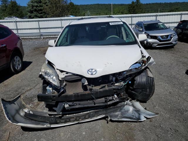 Photo 4 VIN: 5TDKK3DC6DS308270 - TOYOTA SIENNA LE 