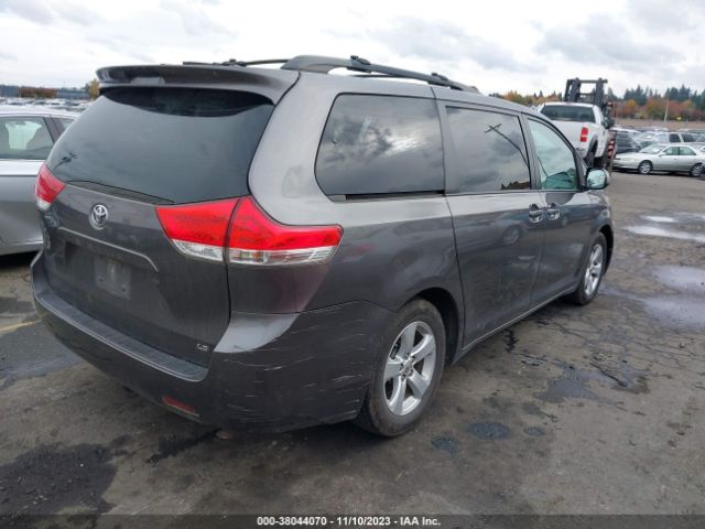 Photo 3 VIN: 5TDKK3DC6DS320144 - TOYOTA SIENNA 