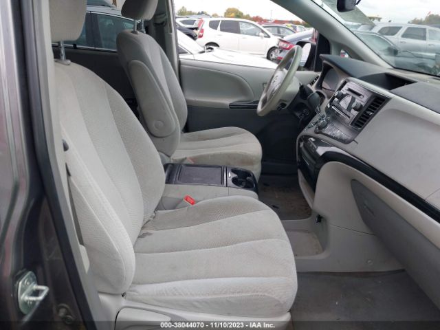 Photo 4 VIN: 5TDKK3DC6DS320144 - TOYOTA SIENNA 