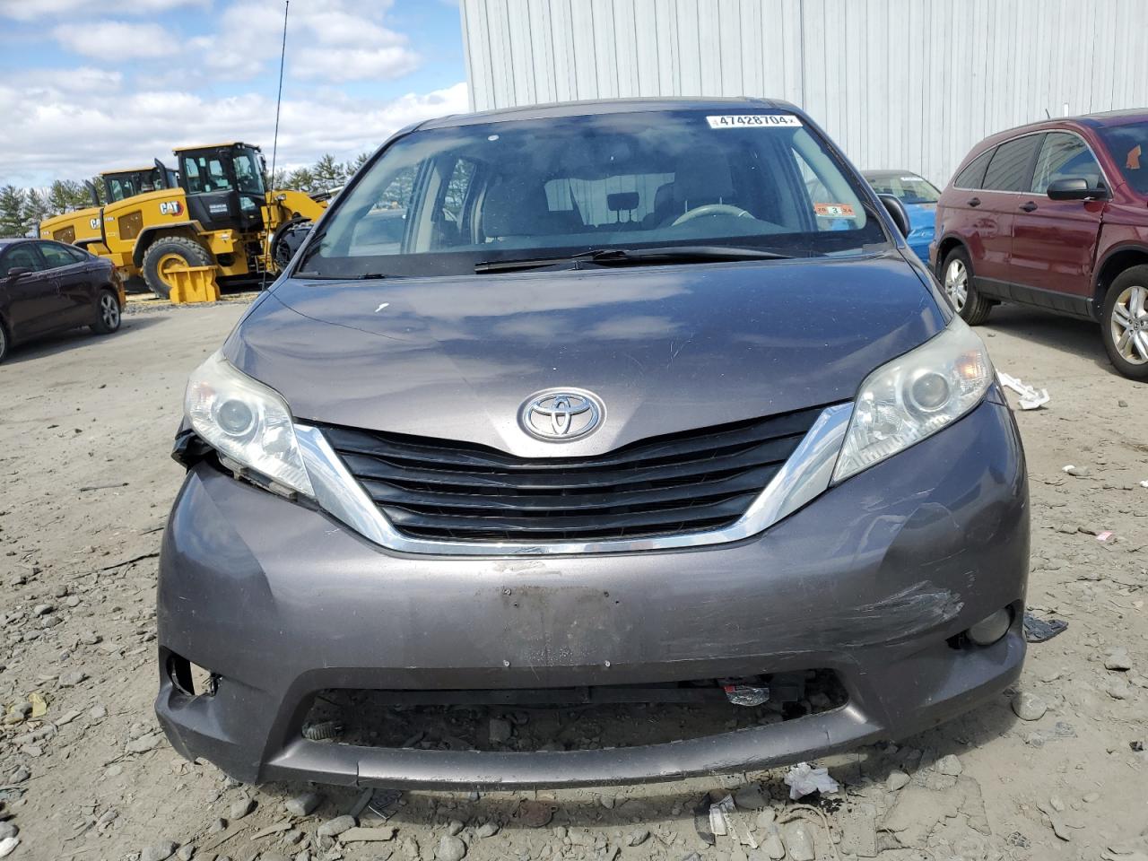 Photo 4 VIN: 5TDKK3DC6DS325537 - TOYOTA SIENNA 