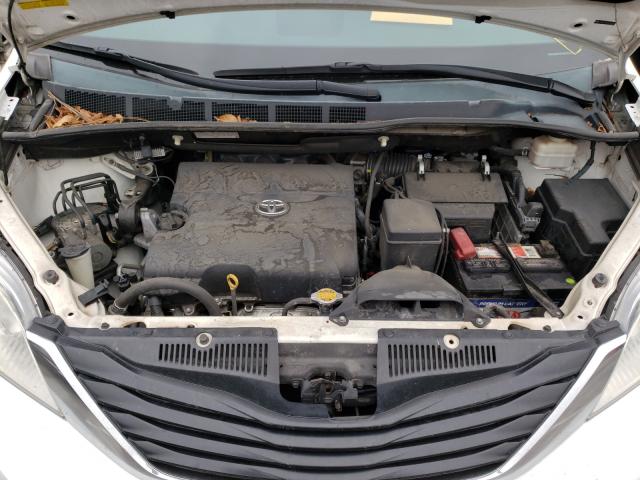 Photo 6 VIN: 5TDKK3DC6DS348090 - TOYOTA SIENNA LE 