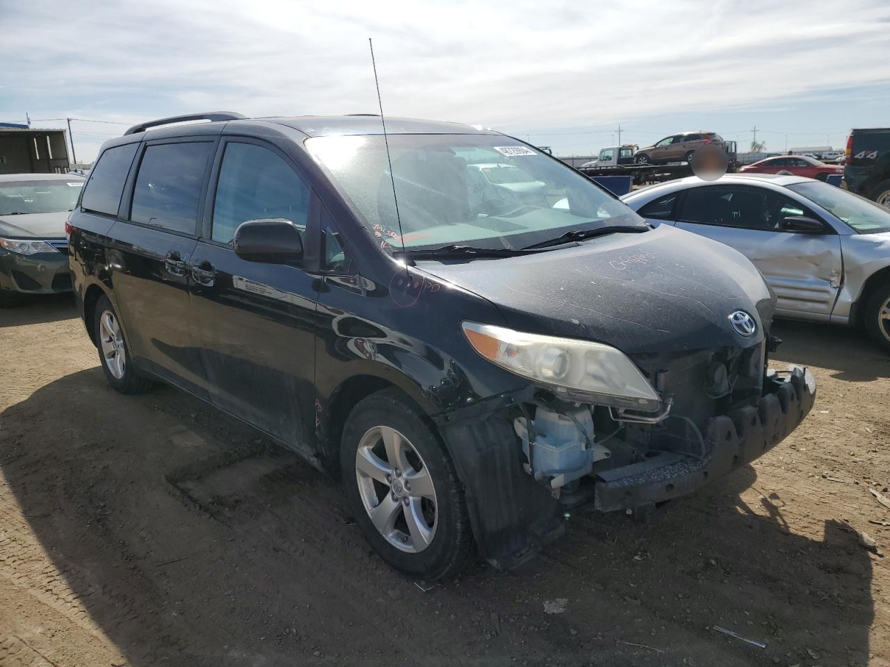 Photo 3 VIN: 5TDKK3DC6DS357789 - TOYOTA SIENNA 