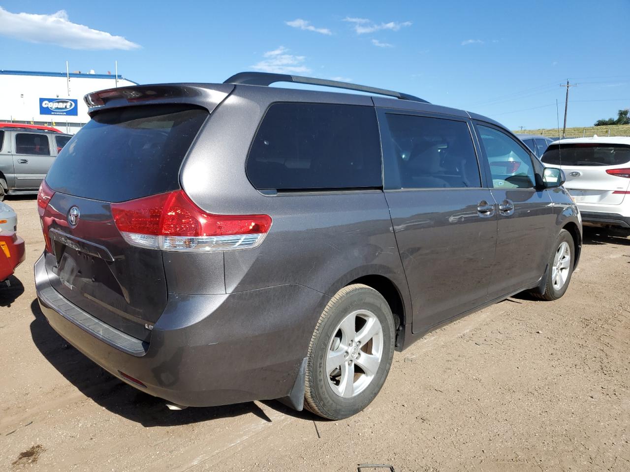 Photo 2 VIN: 5TDKK3DC6DS366069 - TOYOTA SIENNA 