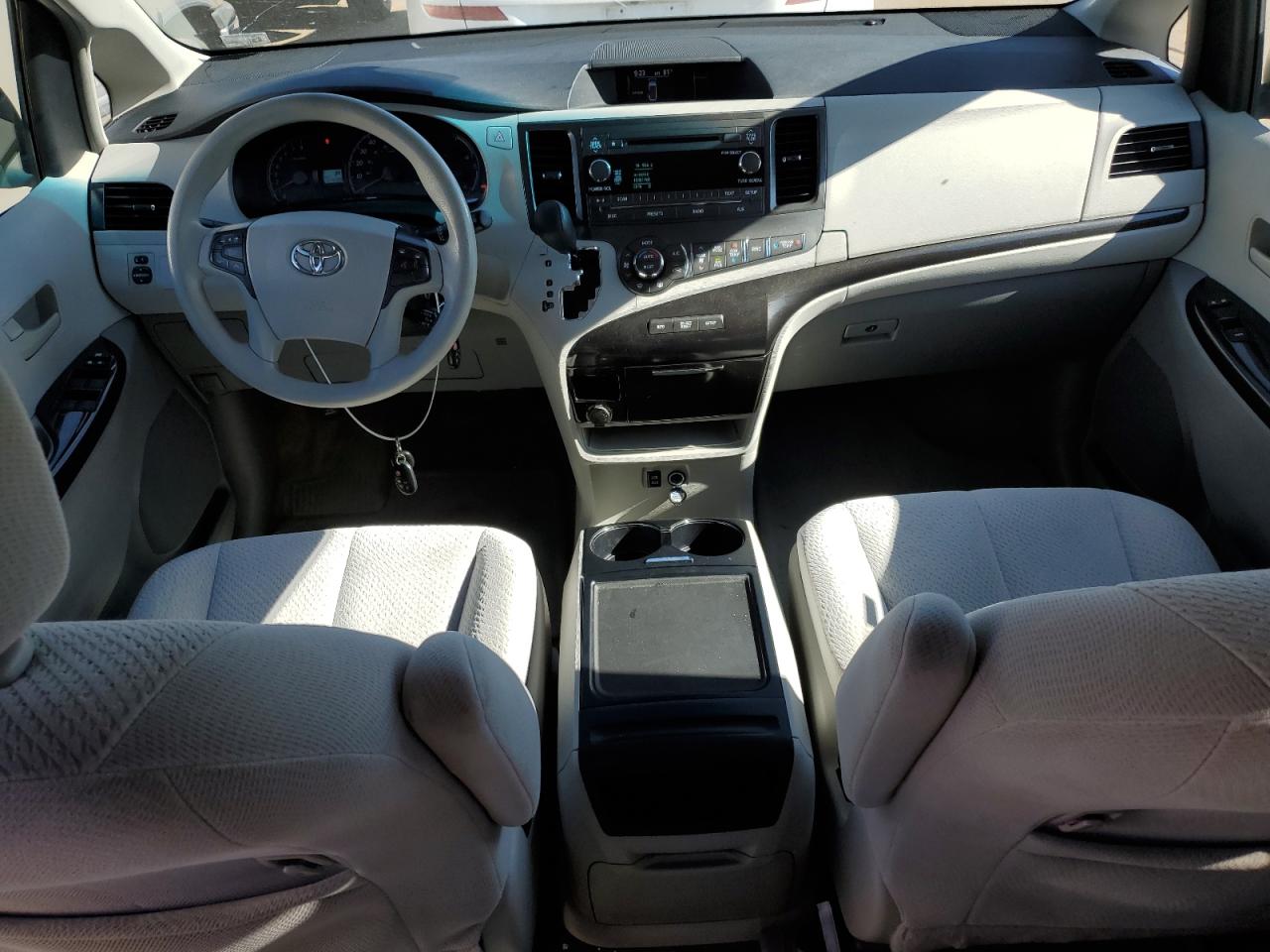 Photo 7 VIN: 5TDKK3DC6DS366069 - TOYOTA SIENNA 