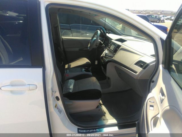 Photo 4 VIN: 5TDKK3DC6DS381221 - TOYOTA SIENNA 