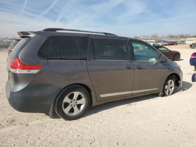 Photo 2 VIN: 5TDKK3DC6DS400754 - TOYOTA SIENNA LE 