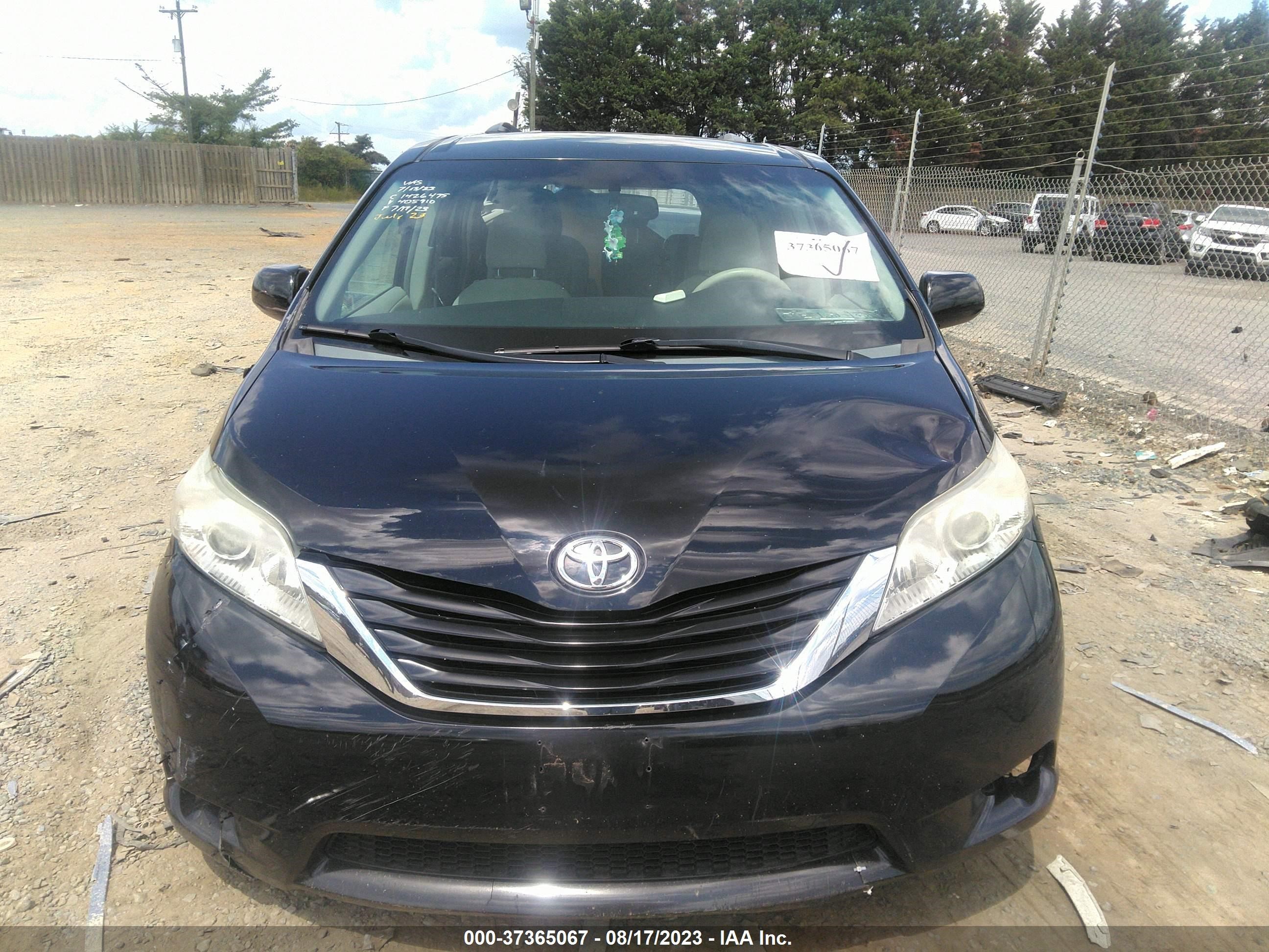 Photo 11 VIN: 5TDKK3DC6ES405910 - TOYOTA SIENNA 