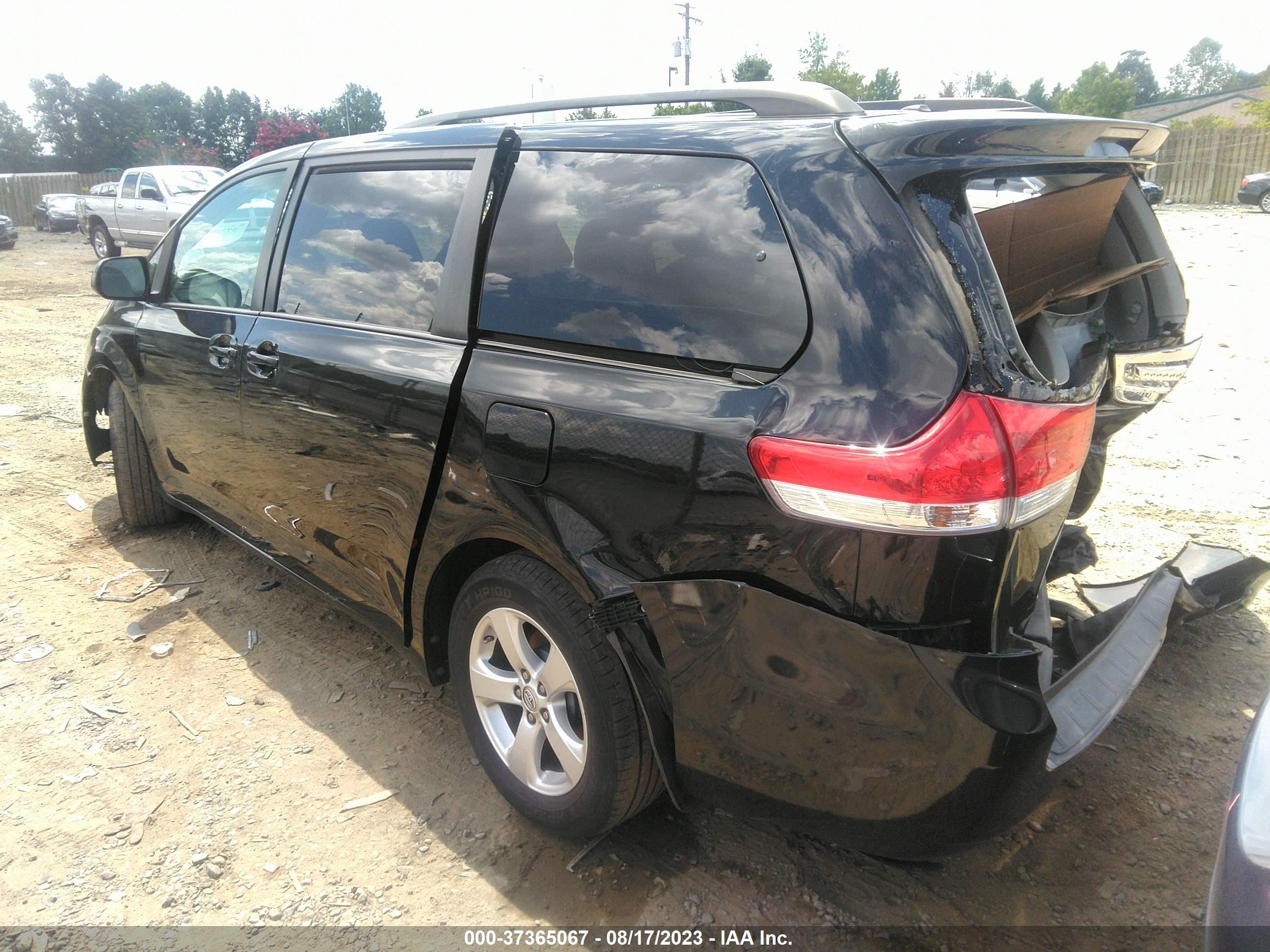 Photo 2 VIN: 5TDKK3DC6ES405910 - TOYOTA SIENNA 