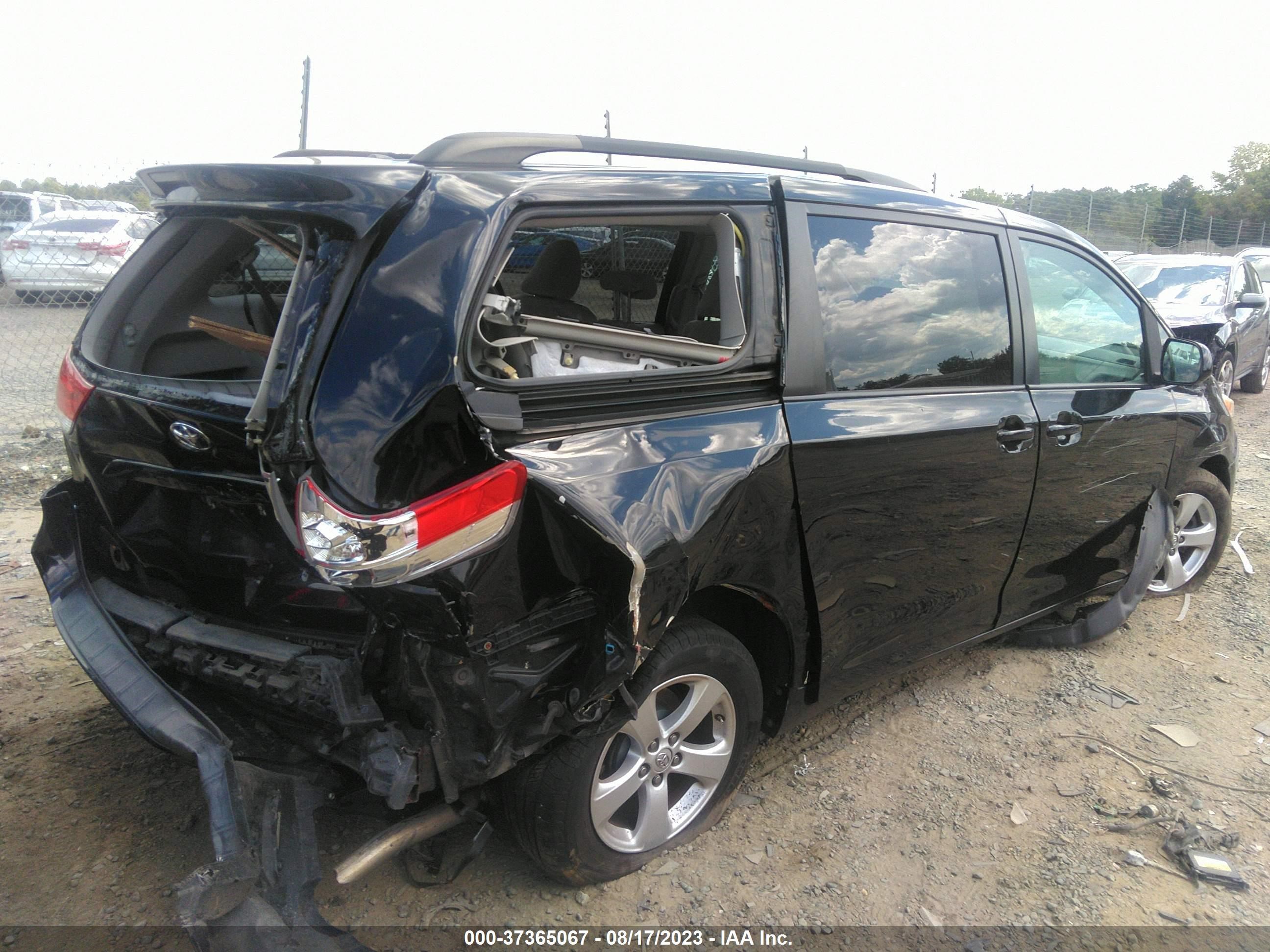 Photo 3 VIN: 5TDKK3DC6ES405910 - TOYOTA SIENNA 