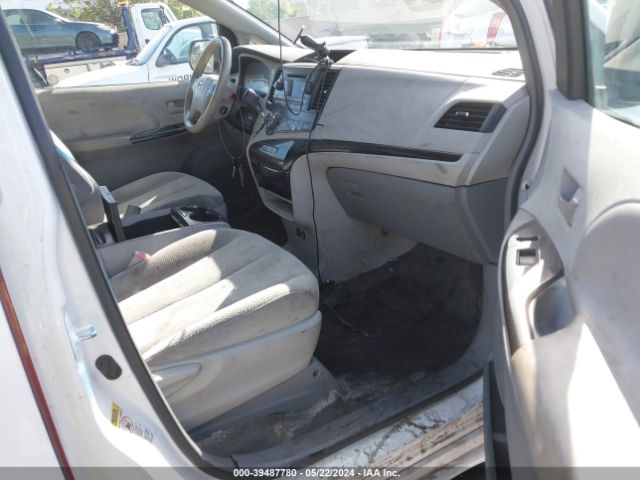 Photo 4 VIN: 5TDKK3DC6ES445517 - TOYOTA SIENNA 