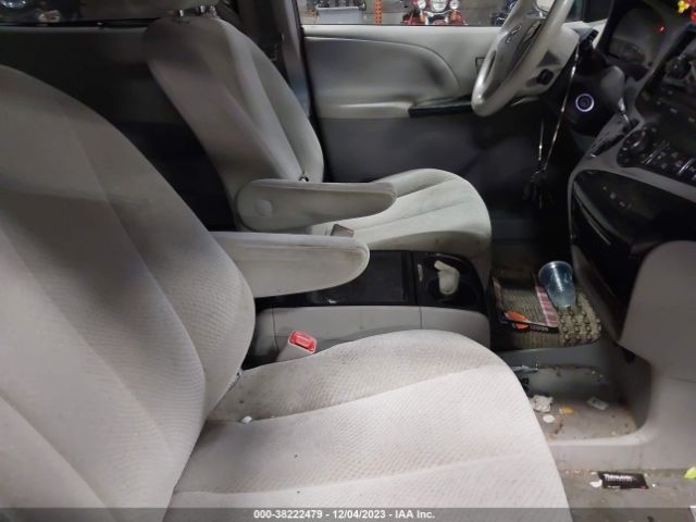 Photo 4 VIN: 5TDKK3DC6ES451186 - TOYOTA SIENNA 