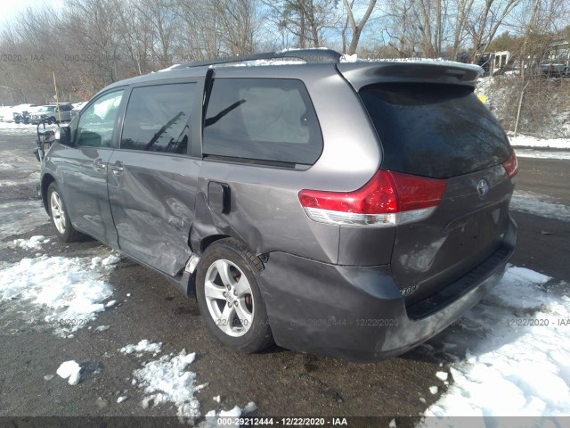 Photo 2 VIN: 5TDKK3DC6ES517879 - TOYOTA SIENNA 