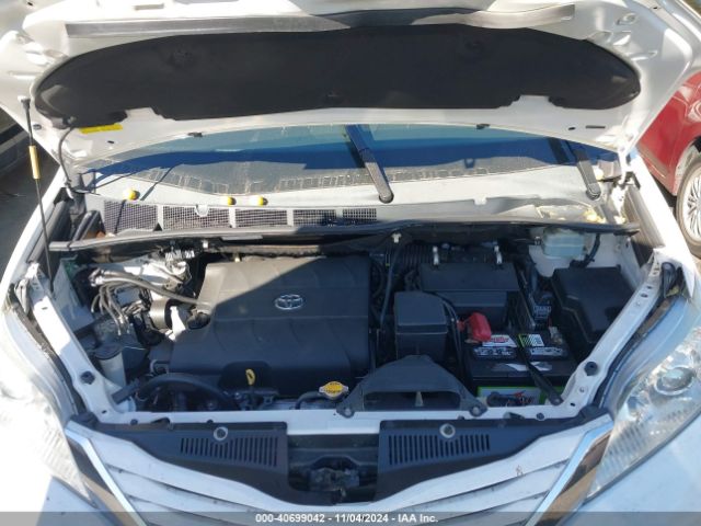 Photo 9 VIN: 5TDKK3DC6FS611875 - TOYOTA SIENNA 