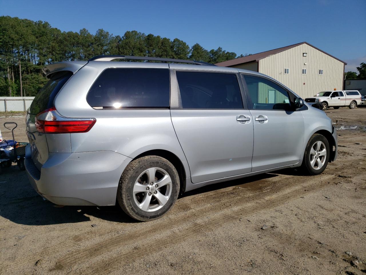 Photo 2 VIN: 5TDKK3DC6FS614677 - TOYOTA SIENNA 