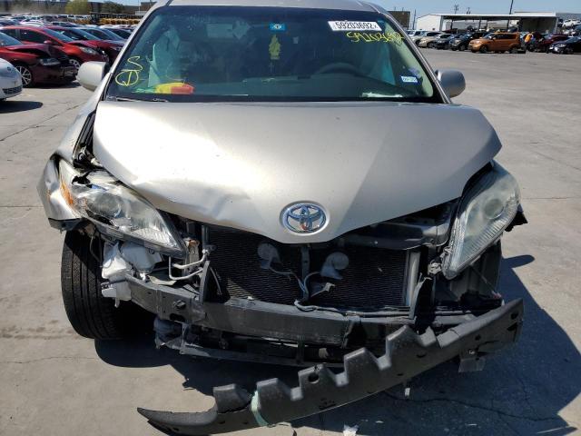 Photo 8 VIN: 5TDKK3DC6FS623055 - TOYOTA SIENNA LE 