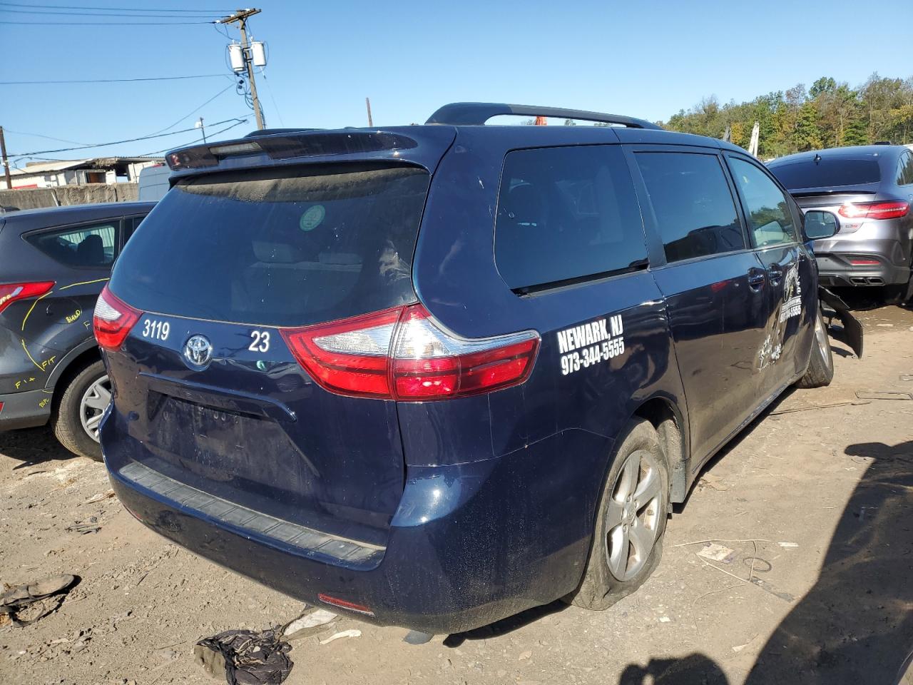 Photo 2 VIN: 5TDKK3DC6GS702100 - TOYOTA SIENNA 