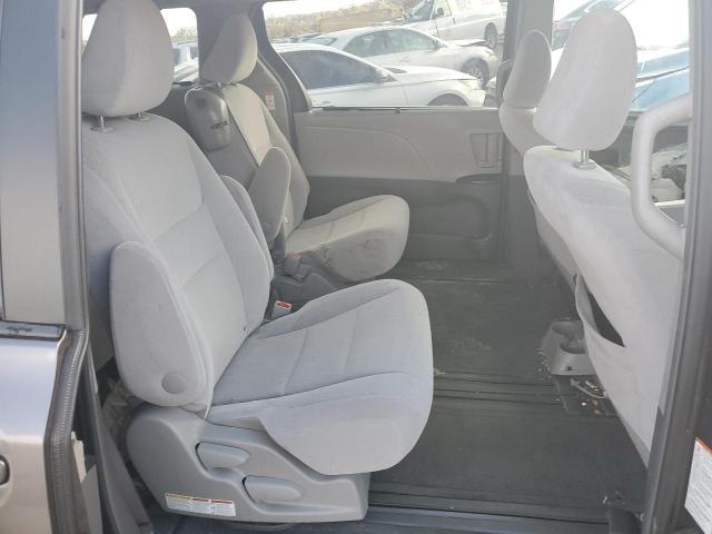 Photo 10 VIN: 5TDKK3DC6GS709077 - TOYOTA SIENNA LE 