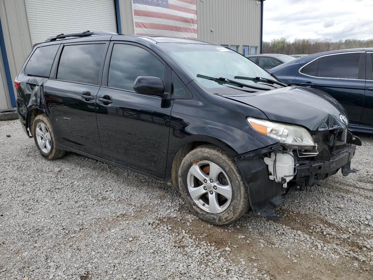 Photo 3 VIN: 5TDKK3DC6GS720399 - TOYOTA SIENNA 