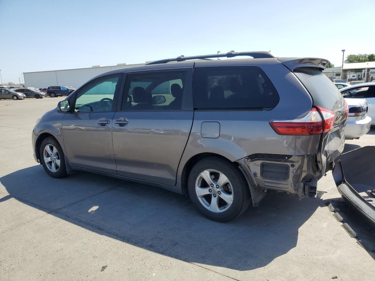 Photo 1 VIN: 5TDKK3DC6GS720886 - TOYOTA SIENNA 