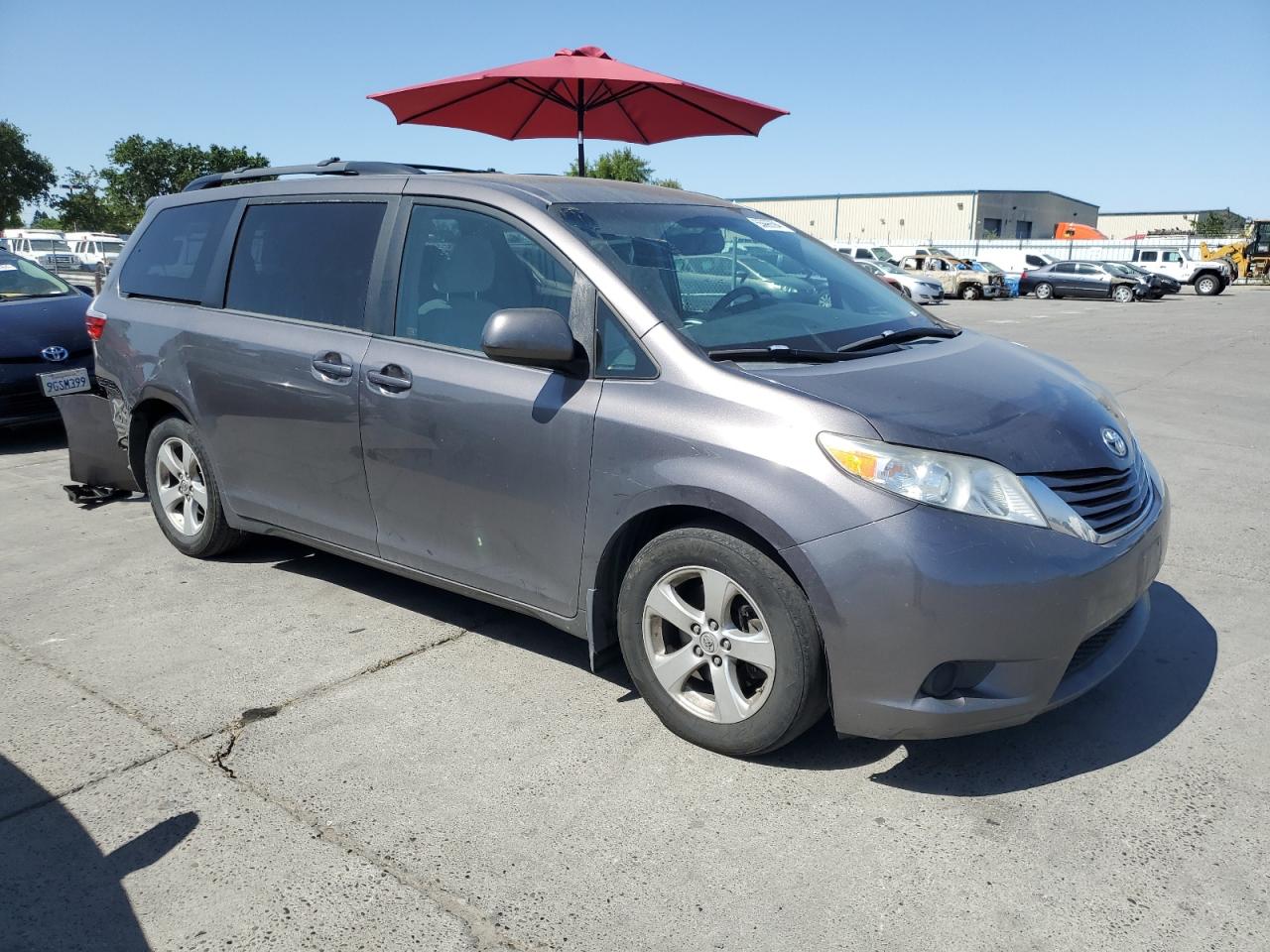 Photo 3 VIN: 5TDKK3DC6GS720886 - TOYOTA SIENNA 