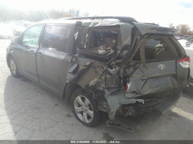 Photo 2 VIN: 5TDKK3DC7BS003020 - TOYOTA SIENNA 