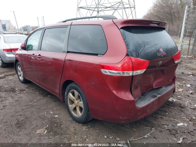 Photo 2 VIN: 5TDKK3DC7BS013322 - TOYOTA SIENNA 