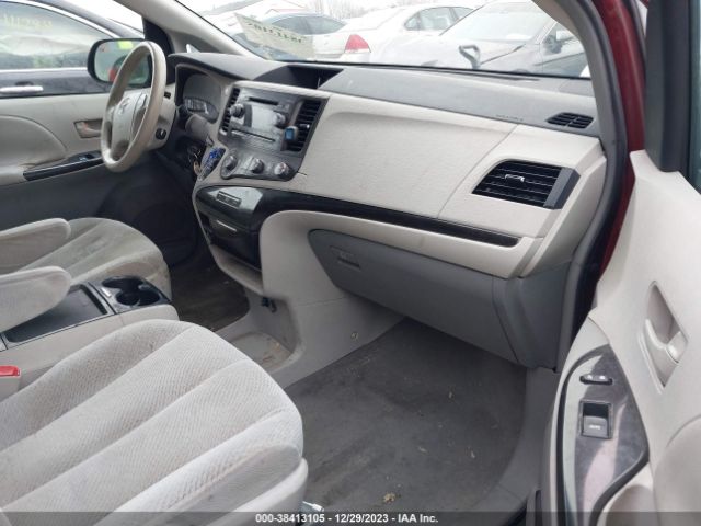 Photo 4 VIN: 5TDKK3DC7BS013322 - TOYOTA SIENNA 