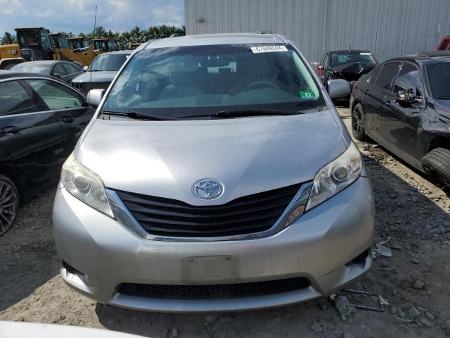 Photo 4 VIN: 5TDKK3DC7BS013711 - TOYOTA SIENNA LE 