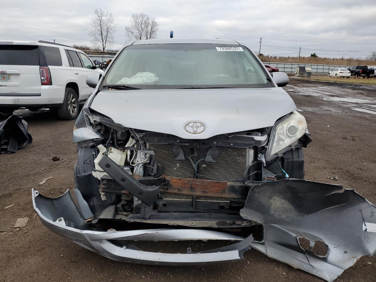 Photo 4 VIN: 5TDKK3DC7BS020349 - TOYOTA SIENNA 