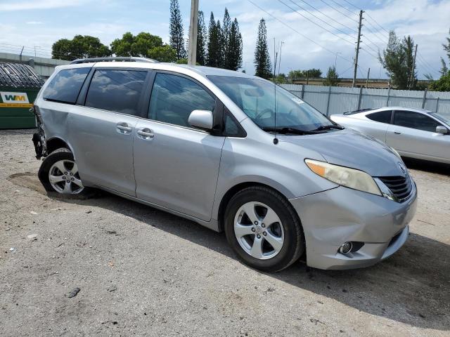 Photo 3 VIN: 5TDKK3DC7BS023557 - TOYOTA SIENNA LE 