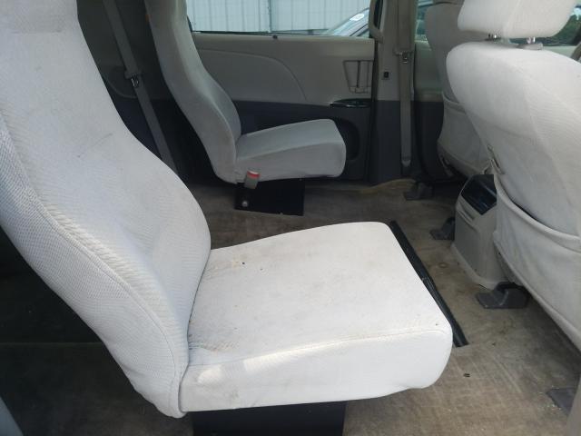 Photo 5 VIN: 5TDKK3DC7BS042139 - TOYOTA SIENNA LE 