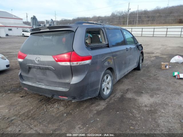 Photo 3 VIN: 5TDKK3DC7BS051357 - TOYOTA SIENNA 