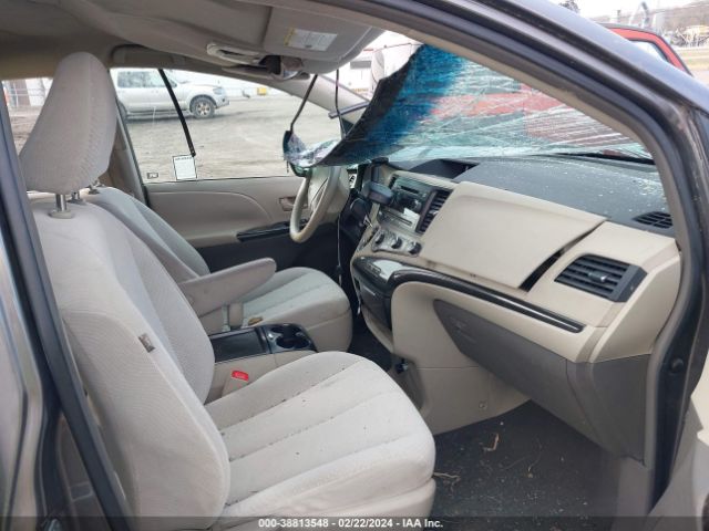 Photo 4 VIN: 5TDKK3DC7BS051357 - TOYOTA SIENNA 