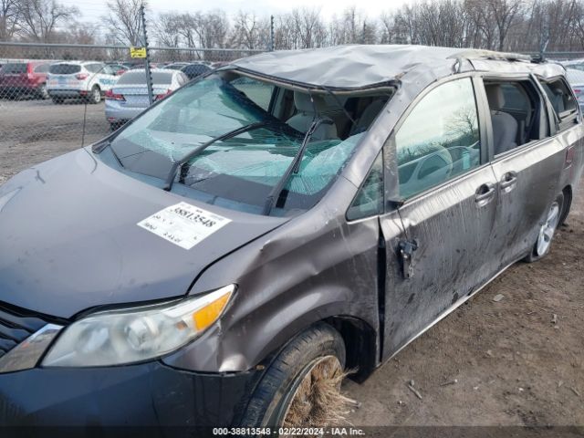 Photo 5 VIN: 5TDKK3DC7BS051357 - TOYOTA SIENNA 