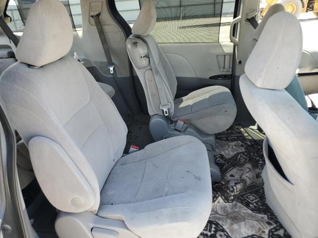 Photo 10 VIN: 5TDKK3DC7BS057823 - TOYOTA SIENNA LE 