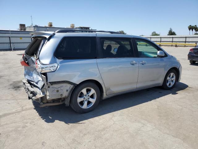 Photo 2 VIN: 5TDKK3DC7BS057823 - TOYOTA SIENNA LE 