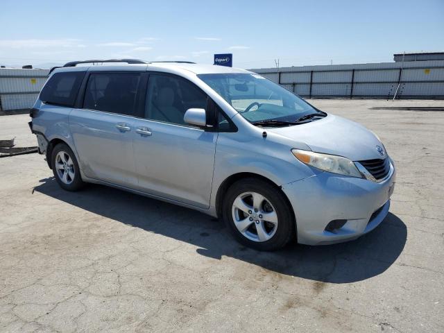 Photo 3 VIN: 5TDKK3DC7BS057823 - TOYOTA SIENNA LE 