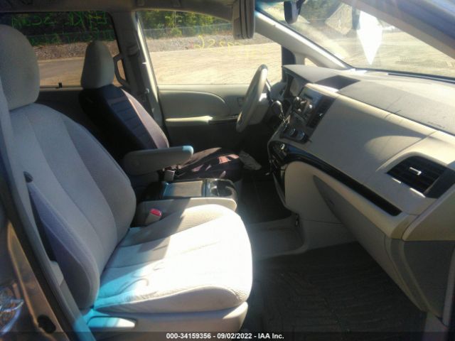 Photo 4 VIN: 5TDKK3DC7BS062830 - TOYOTA SIENNA 