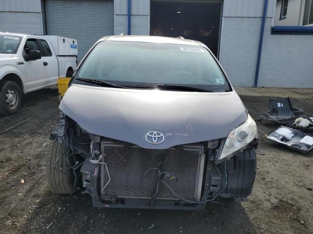 Photo 4 VIN: 5TDKK3DC7BS064769 - TOYOTA SIENNA LE 