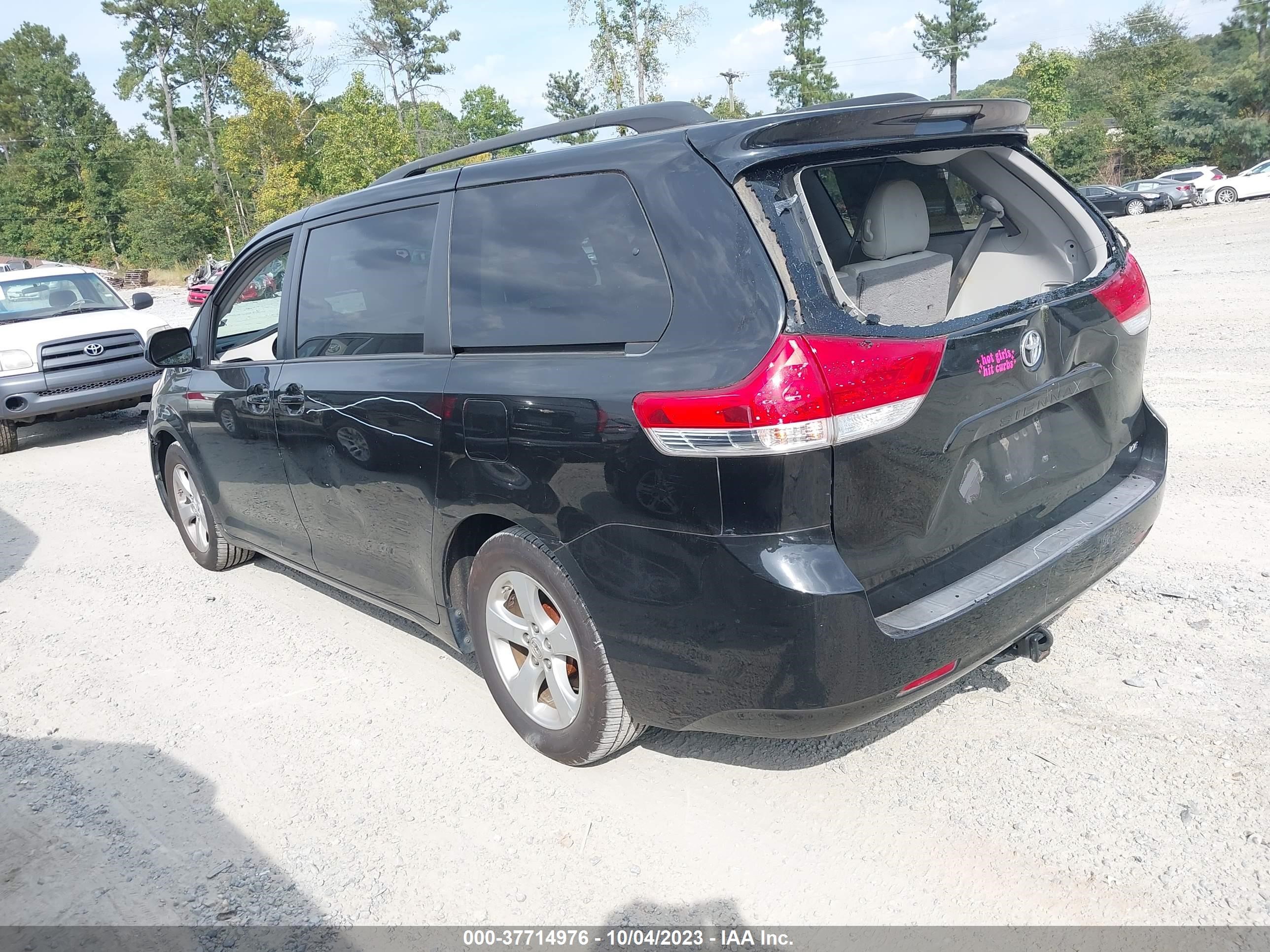 Photo 2 VIN: 5TDKK3DC7BS069163 - TOYOTA SIENNA 