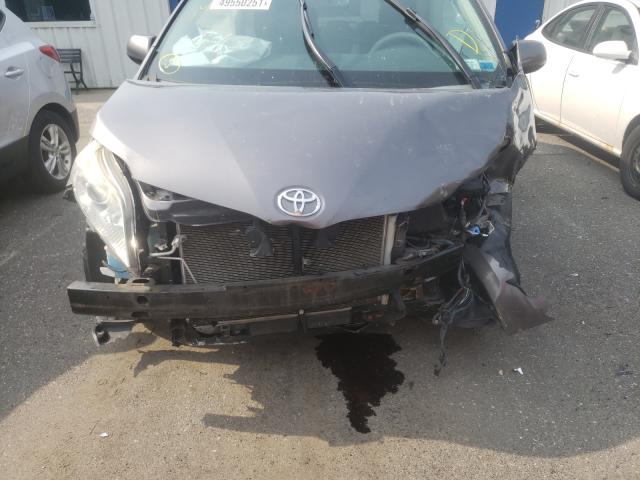 Photo 8 VIN: 5TDKK3DC7BS074072 - TOYOTA SIENNA LE 