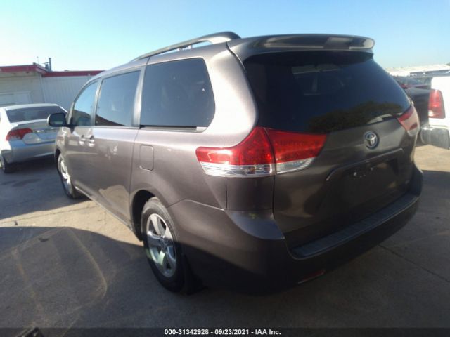 Photo 2 VIN: 5TDKK3DC7BS078204 - TOYOTA SIENNA 