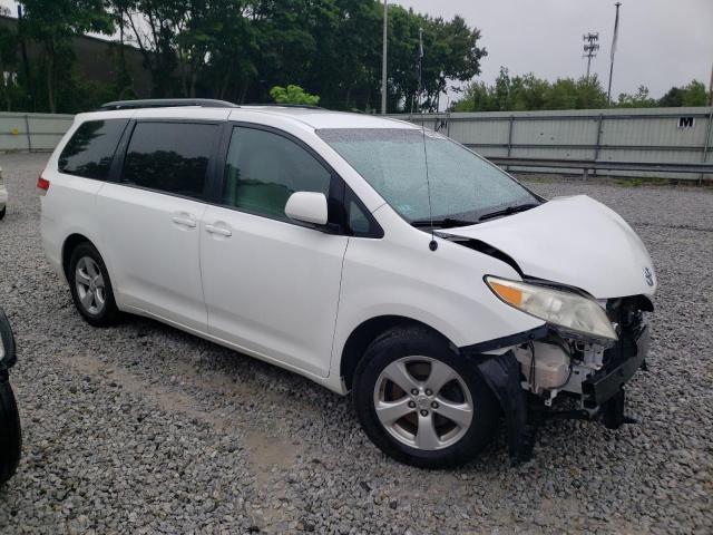 Photo 3 VIN: 5TDKK3DC7BS091115 - TOYOTA SIENNA LE 