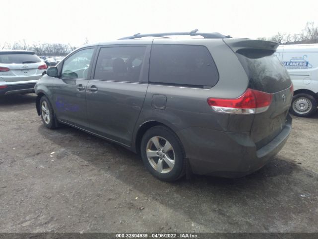 Photo 2 VIN: 5TDKK3DC7BS092166 - TOYOTA SIENNA 