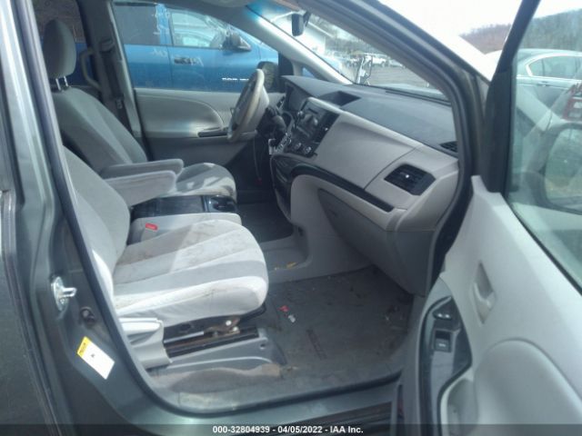 Photo 4 VIN: 5TDKK3DC7BS092166 - TOYOTA SIENNA 